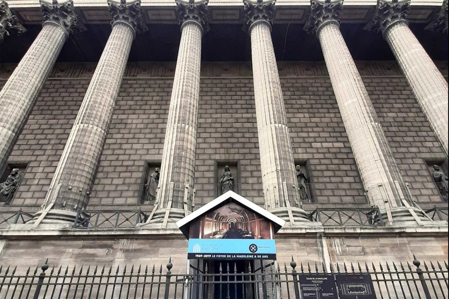 Expo-vente-paris-La-Madeleine-les-papiers-jardins